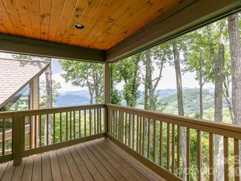 456 Spring House Drive, Burnsville, NC 28714.  MLS# CAR4375351, YatesRealty ID 17136. 