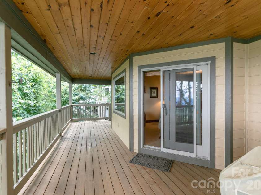 456 Spring House Drive, Burnsville, NC 28714.  MLS# CAR4375351, YatesRealty ID 17136. 