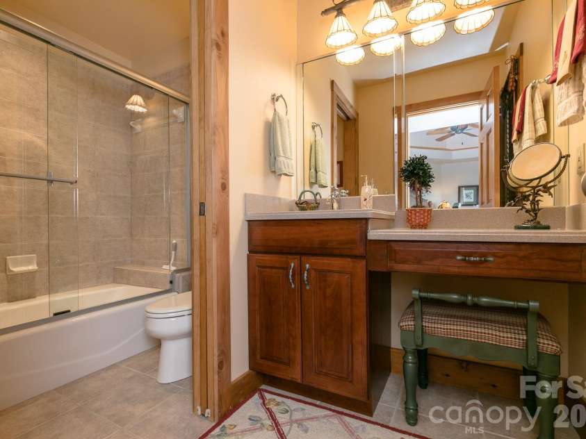 456 Spring House Drive, Burnsville, NC 28714.  MLS# CAR4375351, YatesRealty ID 17136. 