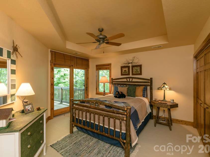 456 Spring House Drive, Burnsville, NC 28714.  MLS# CAR4375351, YatesRealty ID 17136. 
