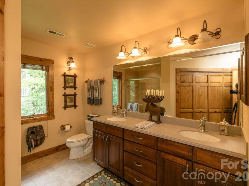 456 Spring House Drive, Burnsville, NC 28714.  MLS# CAR4375351, YatesRealty ID 17136. 
