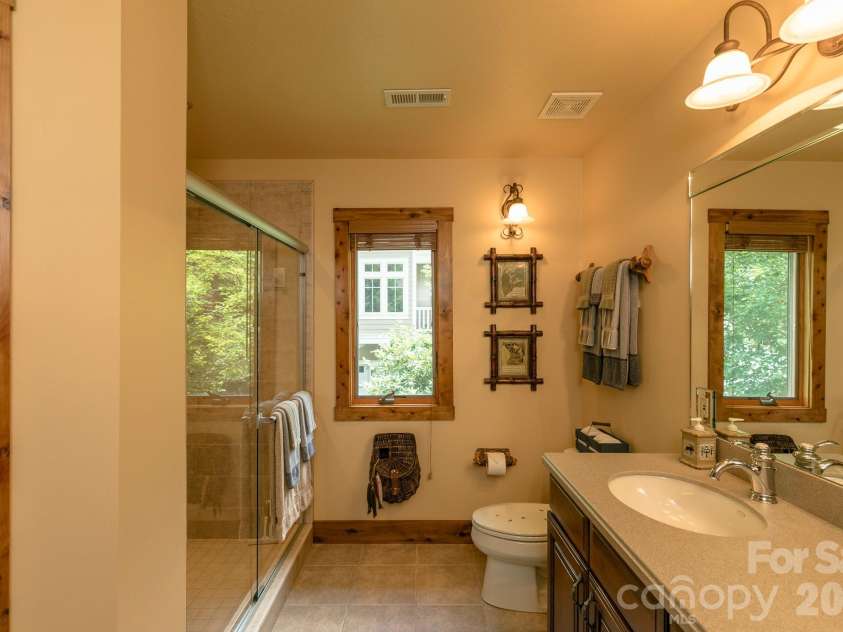 456 Spring House Drive, Burnsville, NC 28714.  MLS# CAR4375351, YatesRealty ID 17136. 