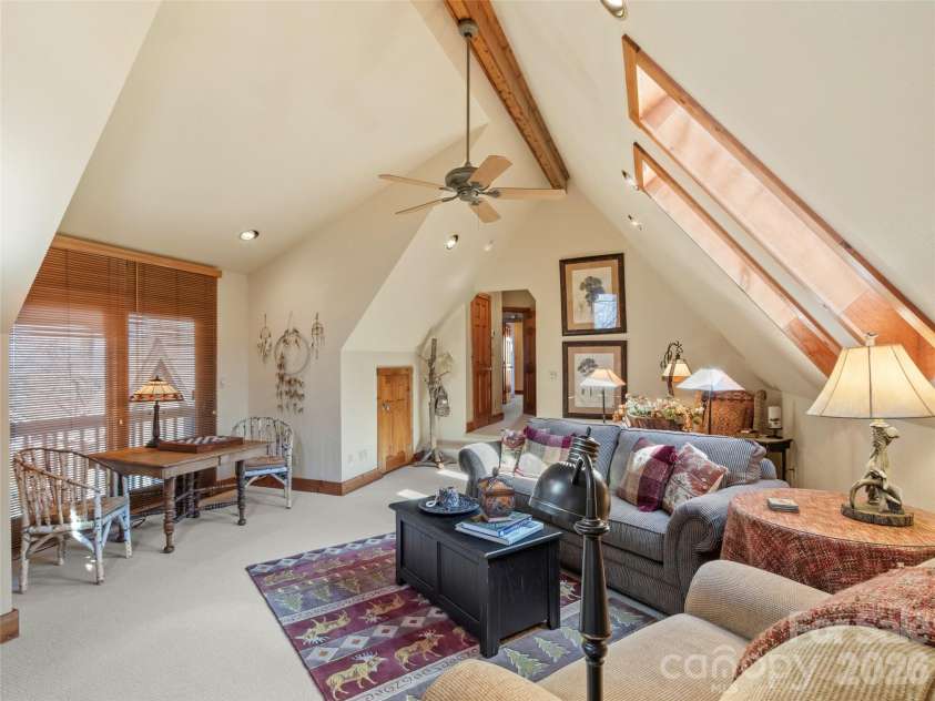 456 Spring House Drive, Burnsville, NC 28714.  MLS# CAR4375351, YatesRealty ID 17136. 