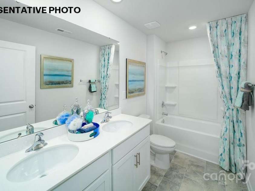 1018 Hostler Lane, York, SC 29745.  MLS# CAR4212008, YatesRealty ID 17137. Full Bathroom- upper level