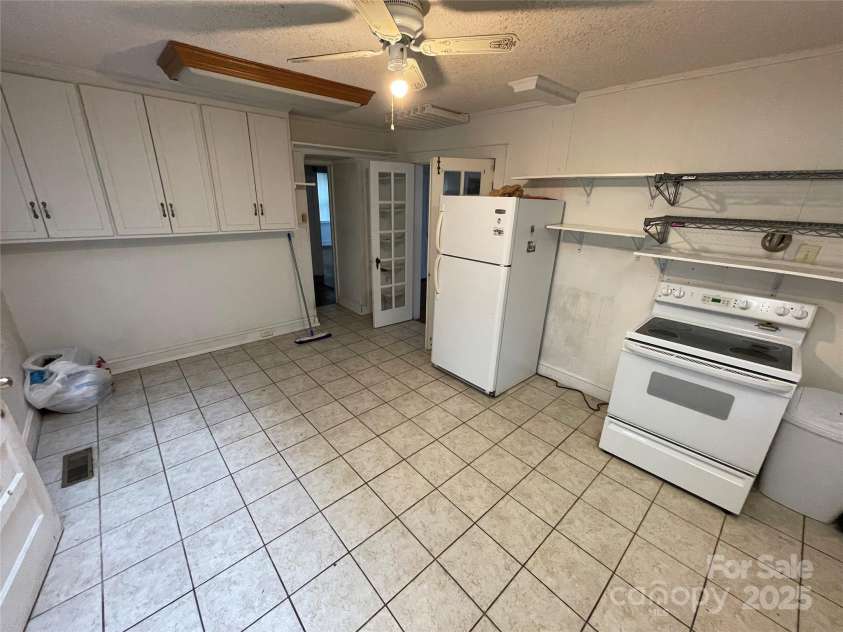 10516 Hambright Road, Huntersville, NC 28078.  MLS# CAR4234439, YatesRealty ID 17138. 