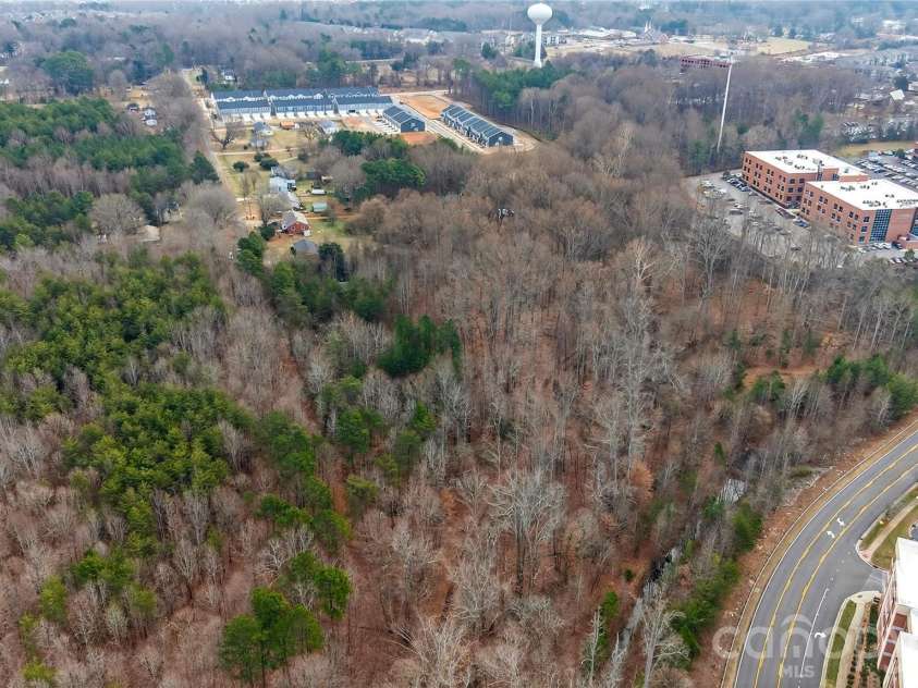 169 Crossrail Road, Mooresville, NC 28115.  MLS# CAR4360742, YatesRealty ID 17138. 