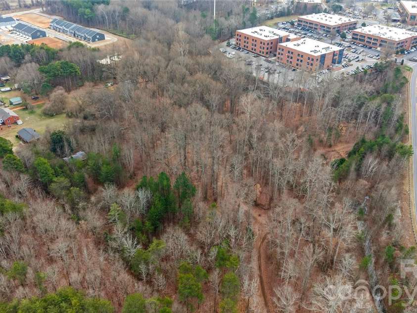169 Crossrail Road, Mooresville, NC 28115.  MLS# CAR4360742, YatesRealty ID 17138. 