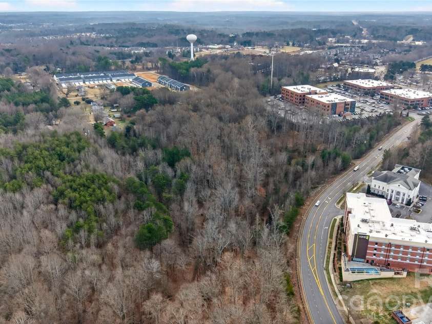 169 Crossrail Road, Mooresville, NC 28115.  MLS# CAR4360742, YatesRealty ID 17138. 