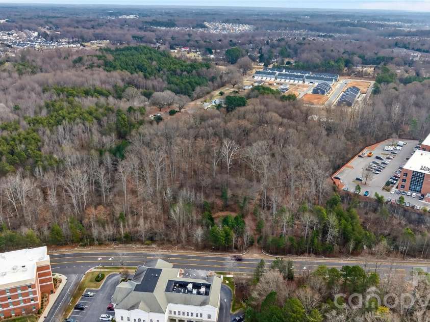 169 Crossrail Road, Mooresville, NC 28115.  MLS# CAR4360742, YatesRealty ID 17138. 