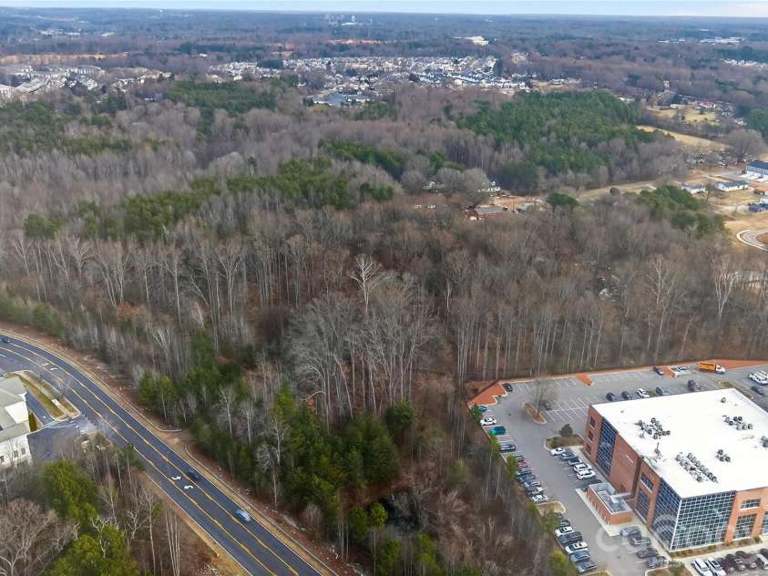 169 Crossrail Road, Mooresville, NC 28115.  MLS# CAR4360742, YatesRealty ID 17138. 