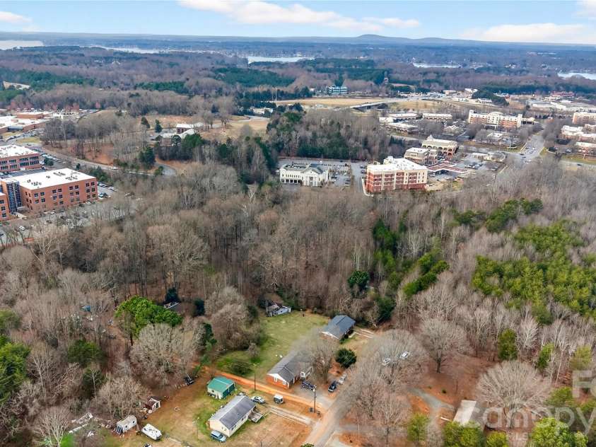 169 Crossrail Road, Mooresville, NC 28115.  MLS# CAR4360742, YatesRealty ID 17138. 