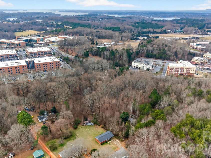 169 Crossrail Road, Mooresville, NC 28115.  MLS# CAR4360742, YatesRealty ID 17138. 
