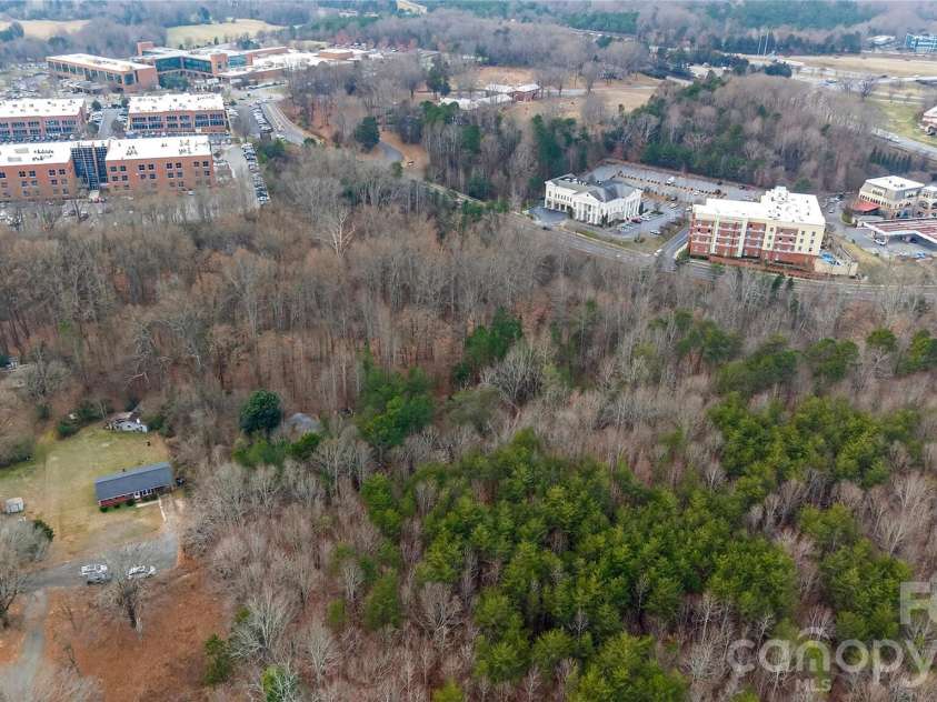 169 Crossrail Road, Mooresville, NC 28115.  MLS# CAR4360742, YatesRealty ID 17138. 