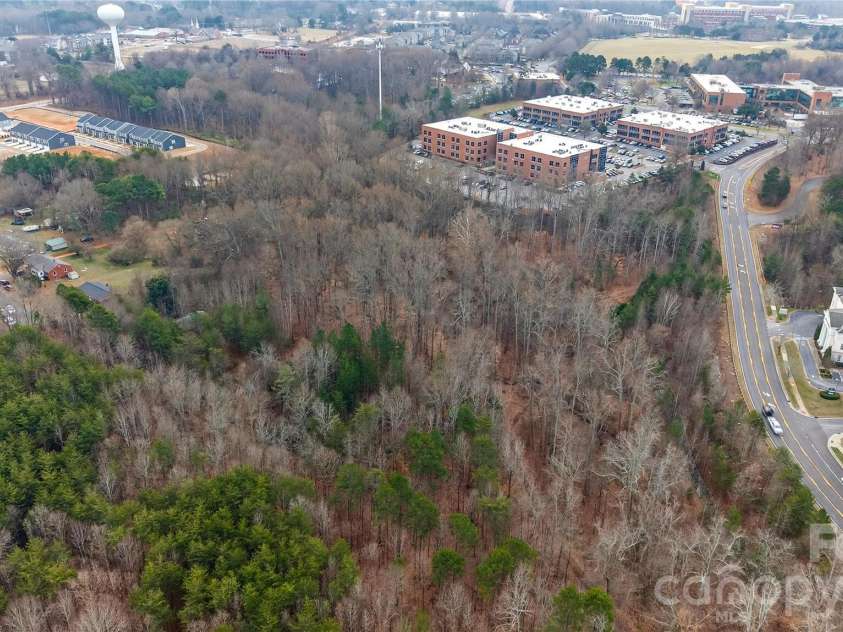 169 Crossrail Road, Mooresville, NC 28115.  MLS# CAR4360742, YatesRealty ID 17138. 