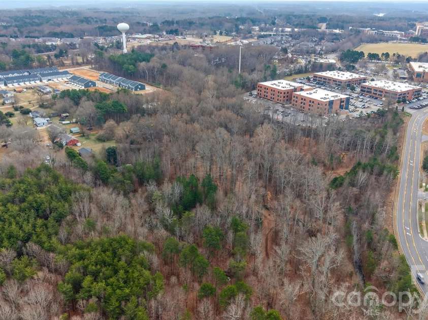 169 Crossrail Road, Mooresville, NC 28115.  MLS# CAR4360742, YatesRealty ID 17138. 