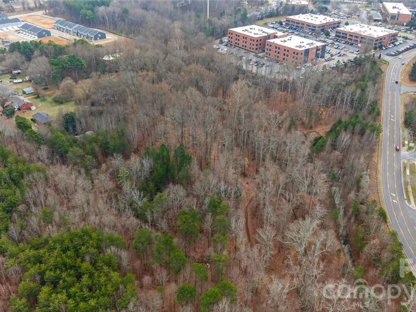 169 Crossrail Road, Mooresville, NC 28115.  MLS# CAR4360742, YatesRealty ID 17138. 