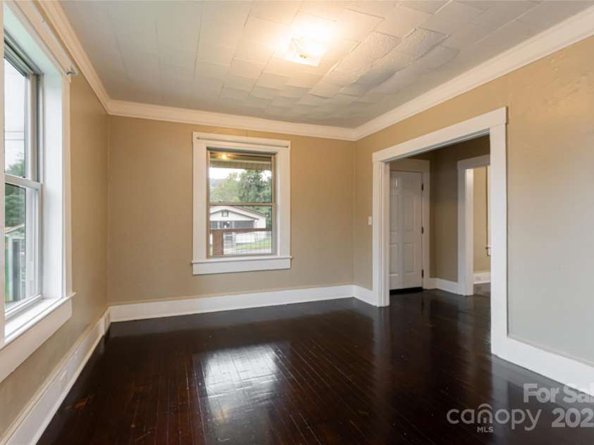 22 Pine Grove Avenue, Asheville, NC 28801.  MLS# CAR4185967, YatesRealty ID 1714. 