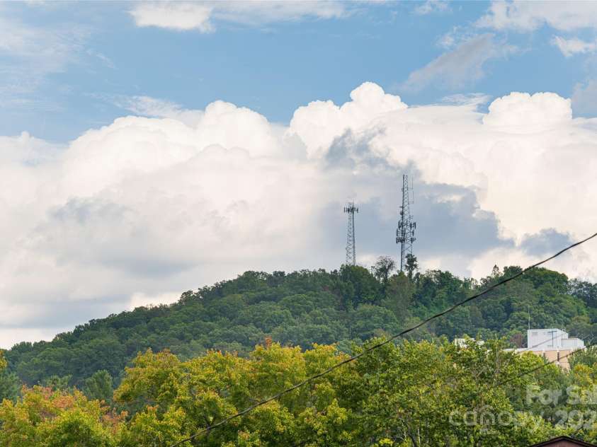 22 Pine Grove Avenue, Asheville, NC 28801.  MLS# CAR4185967, YatesRealty ID 1714. 