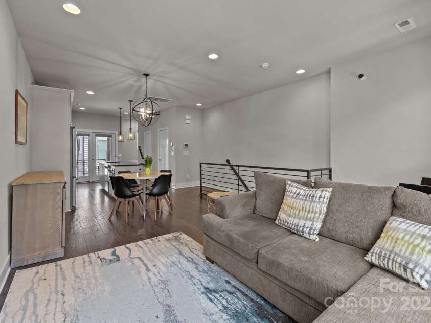 1617 Cannon View Lane, Charlotte, NC 28208.  MLS# CAR4241917, YatesRealty ID 17140. 