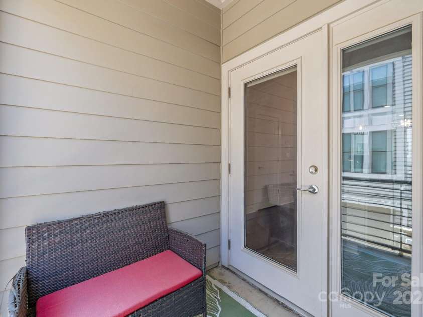 1617 Cannon View Lane, Charlotte, NC 28208.  MLS# CAR4241917, YatesRealty ID 17140. 