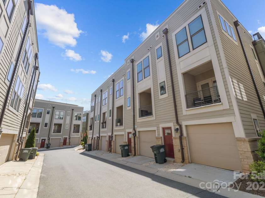 1617 Cannon View Lane, Charlotte, NC 28208.  MLS# CAR4241917, YatesRealty ID 17140. 