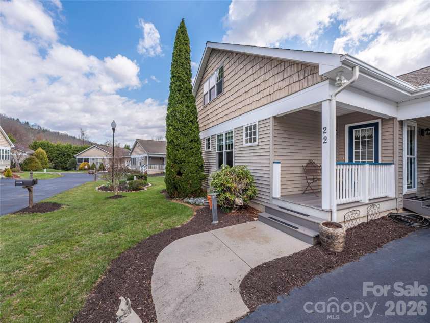 22 Cottage Loop, Waynesville, NC 28785.  MLS# CAR4364971, YatesRealty ID 17140. 