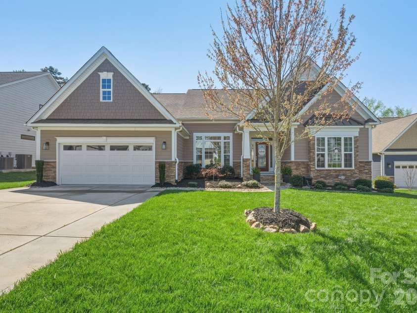 2427 Baxter Place, Concord, NC 28025.  MLS# CAR4365548, YatesRealty ID 17141. Beautiful curb appeal