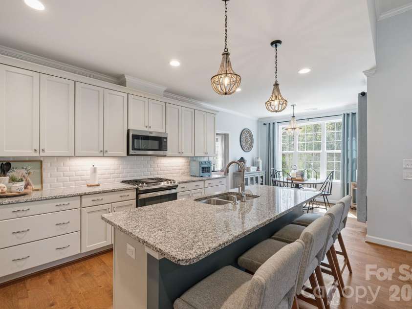 2427 Baxter Place, Concord, NC 28025.  MLS# CAR4365548, YatesRealty ID 17141. Off white cabinets, granite counter tops and tiled backsplash in kitchen