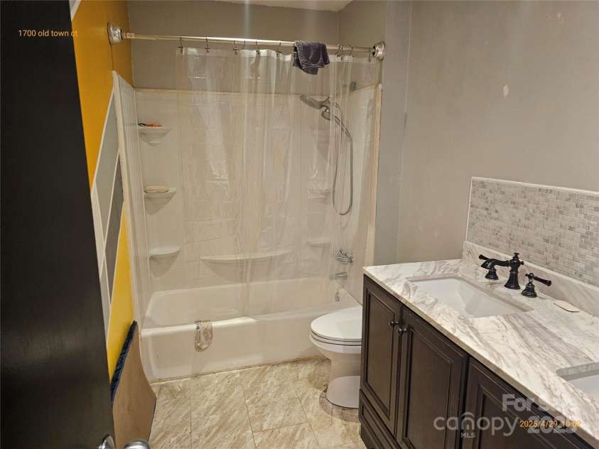 1700 Old Towne Court, Charlotte, NC 28217.  MLS# CAR4255243, YatesRealty ID 17143. 