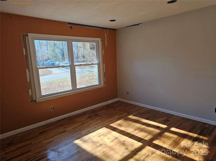 1700 Old Towne Court, Charlotte, NC 28217.  MLS# CAR4255243, YatesRealty ID 17143. 