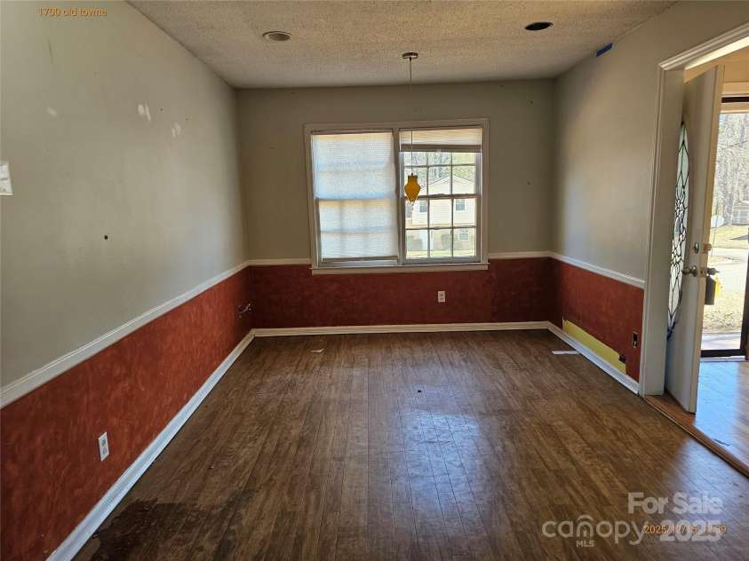 1700 Old Towne Court, Charlotte, NC 28217.  MLS# CAR4255243, YatesRealty ID 17143. 