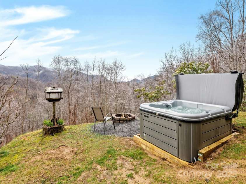 171 Jade Drive, Clyde, NC 28721.  MLS# CAR4251082, YatesRealty ID 17145. 