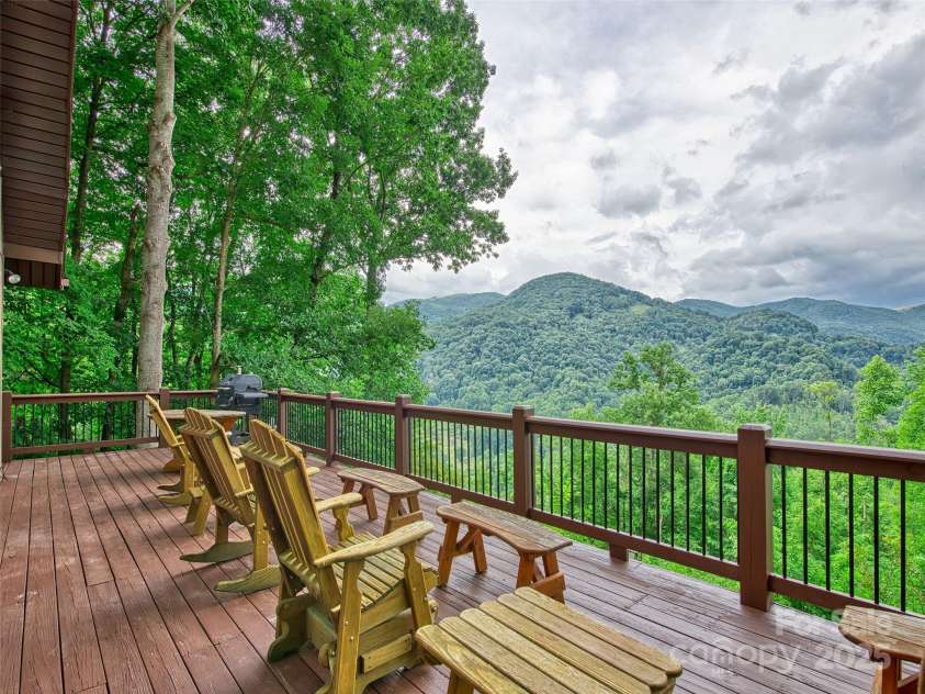 171 Jade Drive, Clyde, NC 28721.  MLS# CAR4251082, YatesRealty ID 17145. 