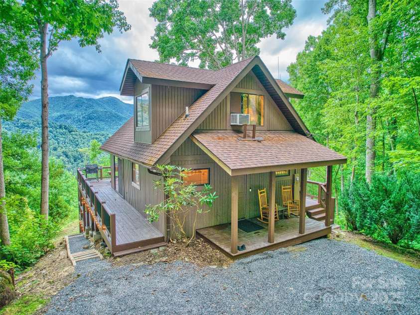 171 Jade Drive, Clyde, NC 28721.  MLS# CAR4251082, YatesRealty ID 17145. 