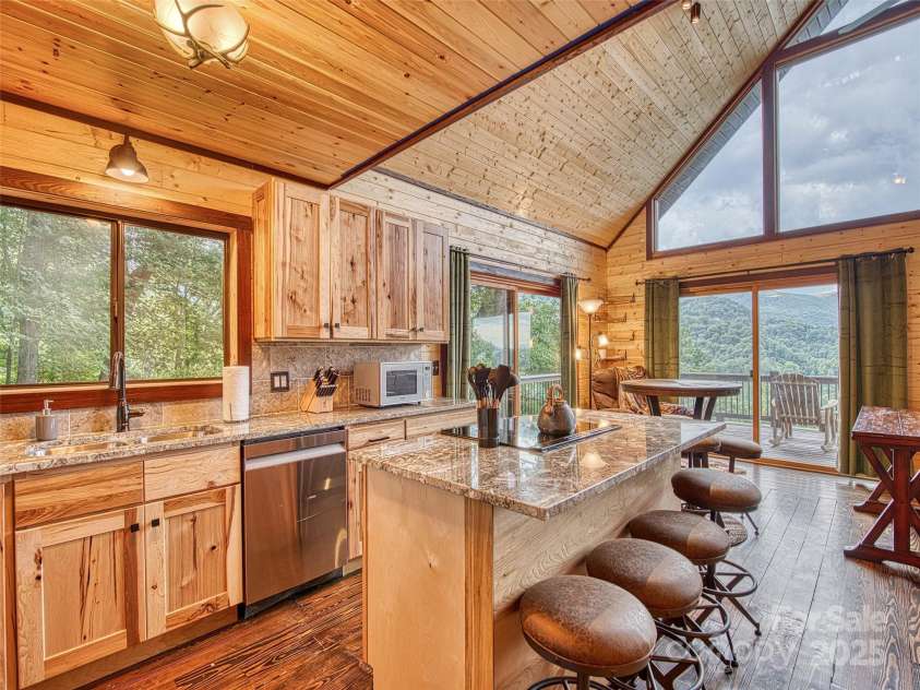 171 Jade Drive, Clyde, NC 28721.  MLS# CAR4251082, YatesRealty ID 17145. 