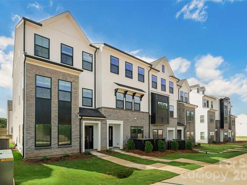 7530 Mashburn Drive, Charlotte, NC 28269.  MLS# CAR4410115, YatesRealty ID 17146. 