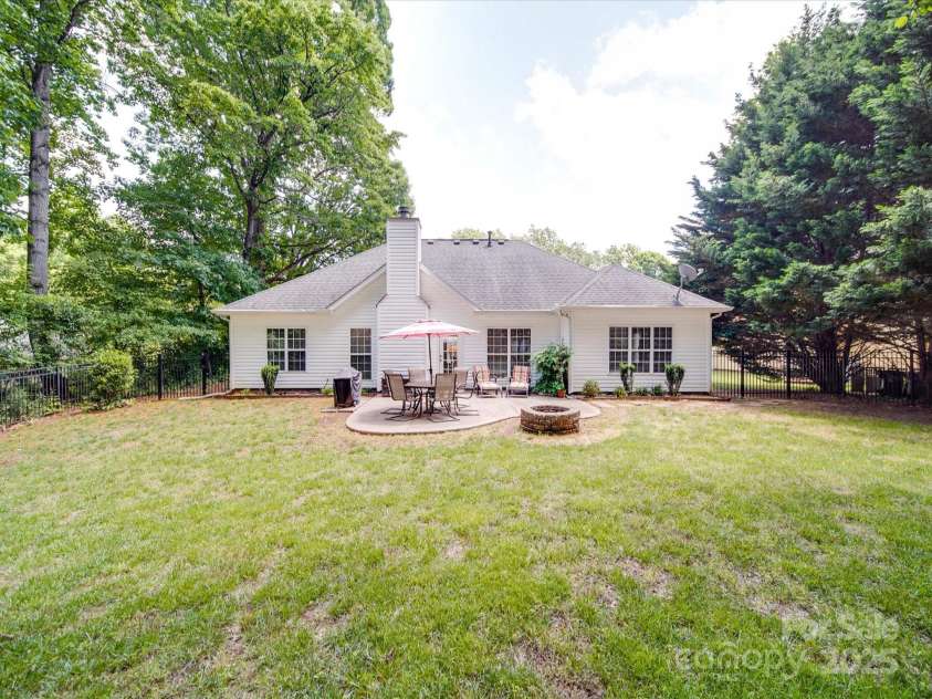 8623 Cedar Hollow Lane, Huntersville, NC 28078.  MLS# CAR4248316, YatesRealty ID 17148. Backyard