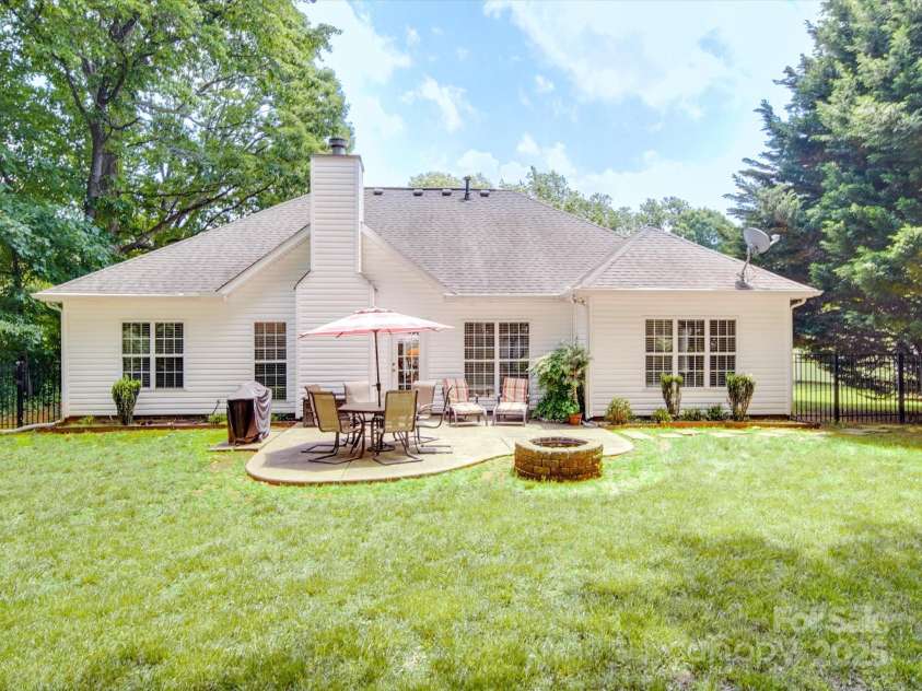 8623 Cedar Hollow Lane, Huntersville, NC 28078.  MLS# CAR4248316, YatesRealty ID 17148. Backyard