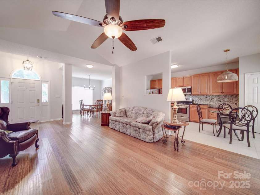 8623 Cedar Hollow Lane, Huntersville, NC 28078.  MLS# CAR4248316, YatesRealty ID 17148. Great Room