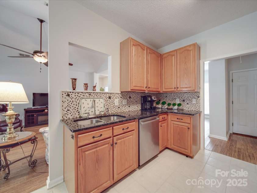 8623 Cedar Hollow Lane, Huntersville, NC 28078.  MLS# CAR4248316, YatesRealty ID 17148. Kitchen