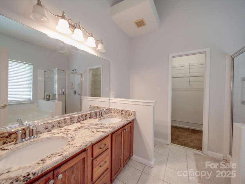 8623 Cedar Hollow Lane, Huntersville, NC 28078.  MLS# CAR4248316, YatesRealty ID 17148. Primary Bathroom