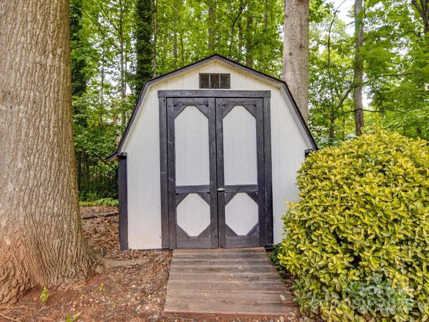 8623 Cedar Hollow Lane, Huntersville, NC 28078.  MLS# CAR4248316, YatesRealty ID 17148. Shed
