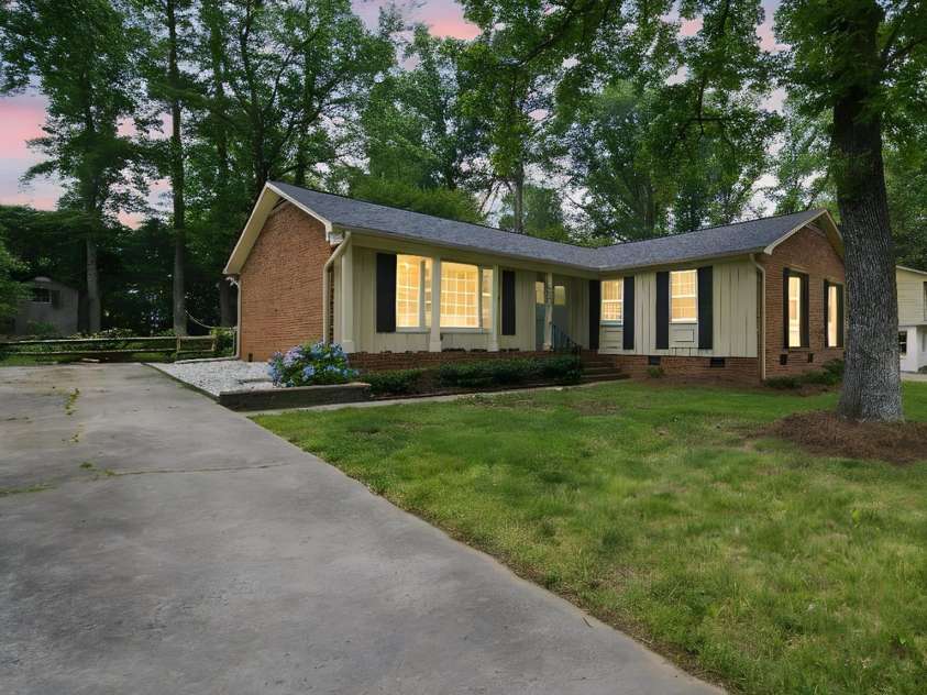 2026 Knell Drive, Charlotte, NC 28212.  MLS# CAR4264112, YatesRealty ID 17149. 
