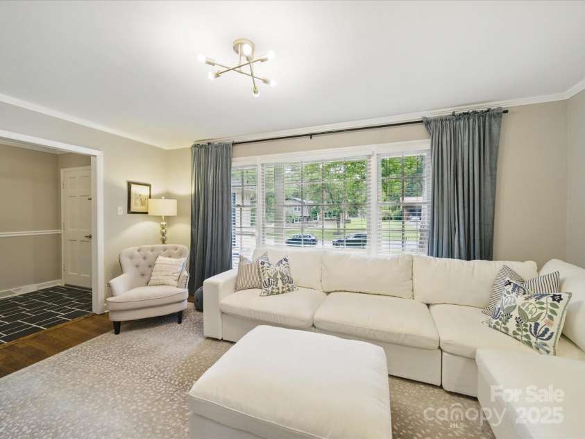 2026 Knell Drive, Charlotte, NC 28212.  MLS# CAR4264112, YatesRealty ID 17149. 