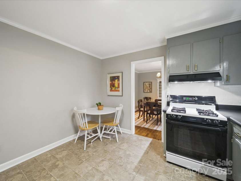 2026 Knell Drive, Charlotte, NC 28212.  MLS# CAR4264112, YatesRealty ID 17149. 