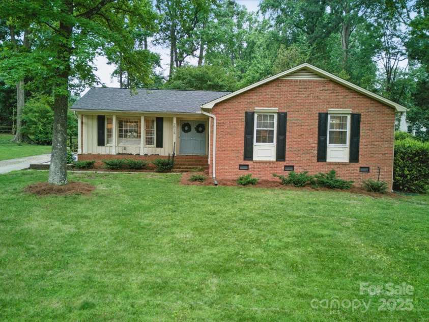 2026 Knell Drive, Charlotte, NC 28212.  MLS# CAR4264112, YatesRealty ID 17149. Front of home