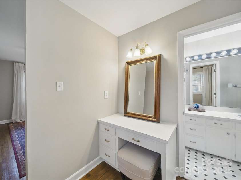 2026 Knell Drive, Charlotte, NC 28212.  MLS# CAR4264112, YatesRealty ID 17149. Owner's Dressing Area