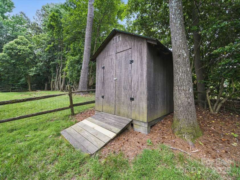 2026 Knell Drive, Charlotte, NC 28212.  MLS# CAR4264112, YatesRealty ID 17149. Shed