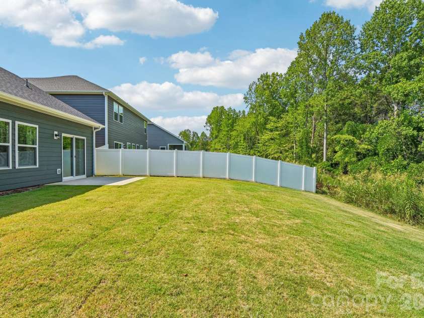 2088 Sunflower Circle, Newton, NC 28658.  MLS# CAR4375590, YatesRealty ID 17149. 