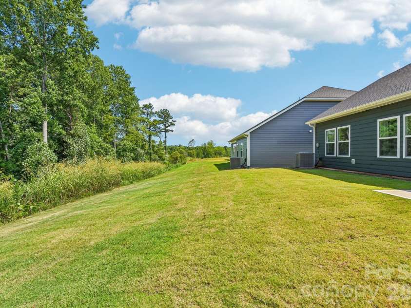 2088 Sunflower Circle, Newton, NC 28658.  MLS# CAR4375590, YatesRealty ID 17149. 